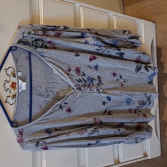 Pretty Flowered Long Sleeve Tee - Picture 1 of 3